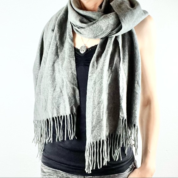 CASHMINK |🧣🐺Heathered Gray Fringe Hem Made in Germany Scarf Wrap - Picture 3 of 8